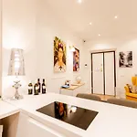 게스트하우스 Lux House Guest 4*